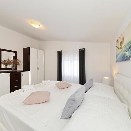 Apartments Rosini, 300M From The Beach With Shared Tavern And Bikes, Nin Exterior photo