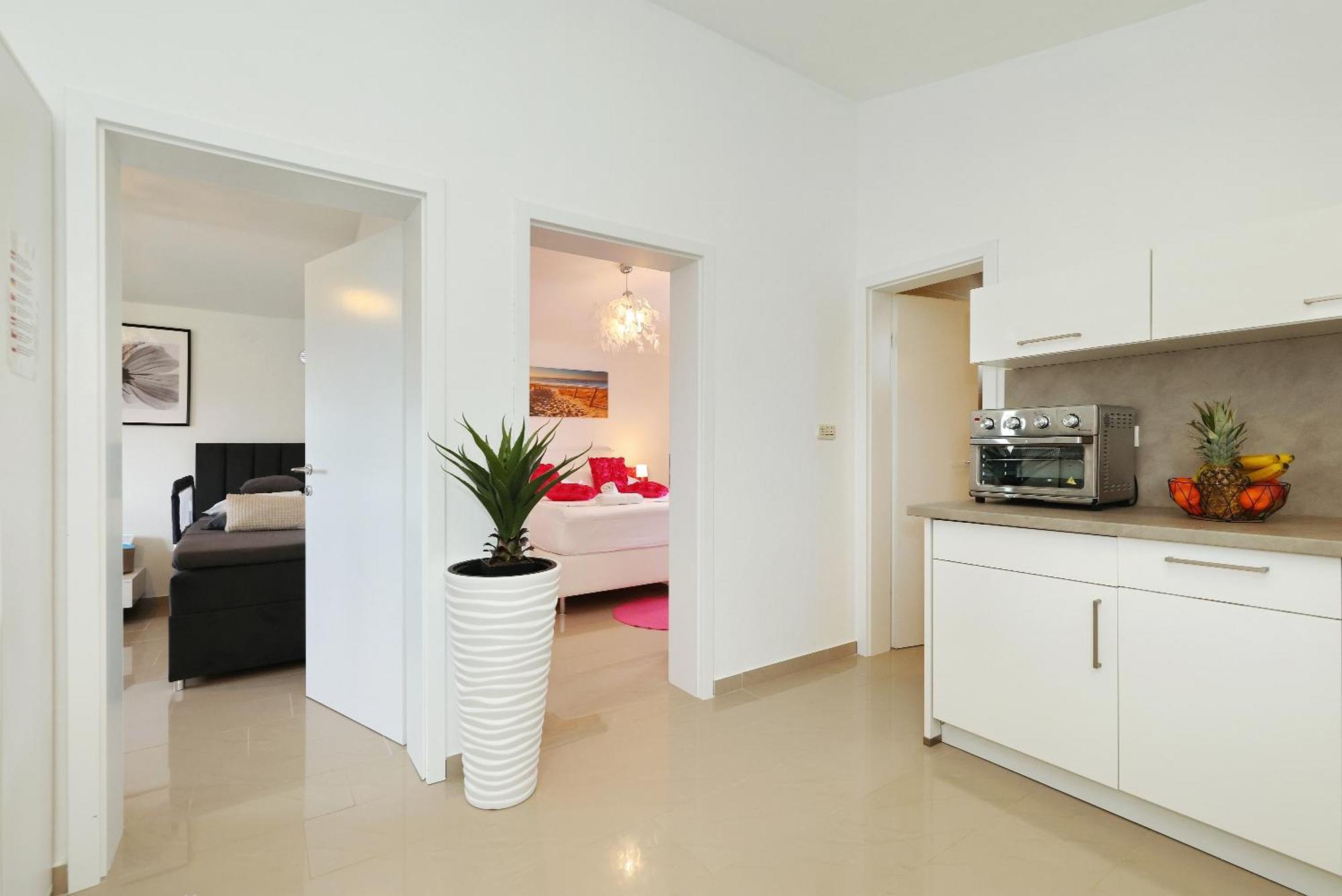 Apartments Rosini, 300M From The Beach With Shared Tavern And Bikes, Nin Exterior photo