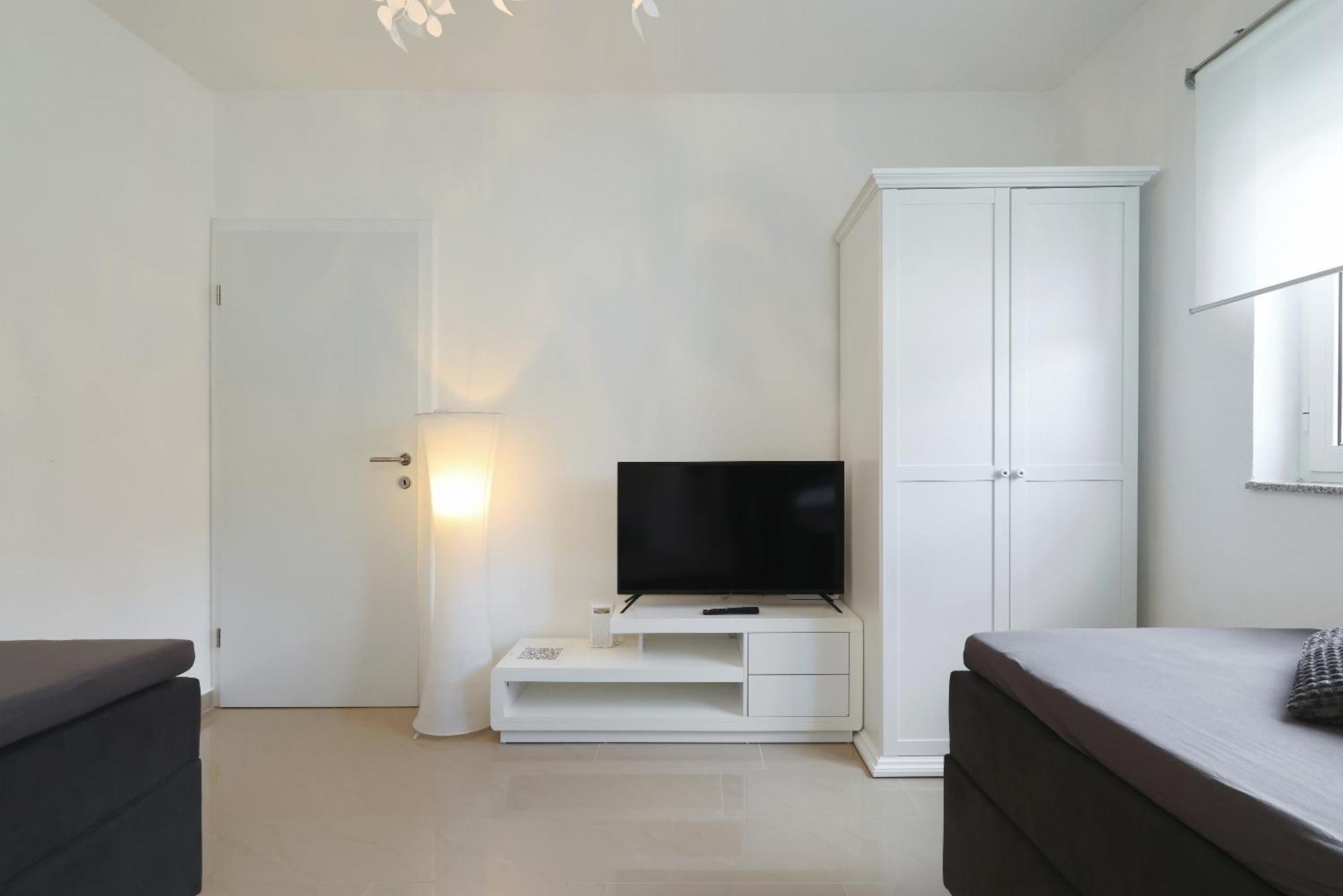 Apartments Rosini, 300M From The Beach With Shared Tavern And Bikes, Nin Exterior photo