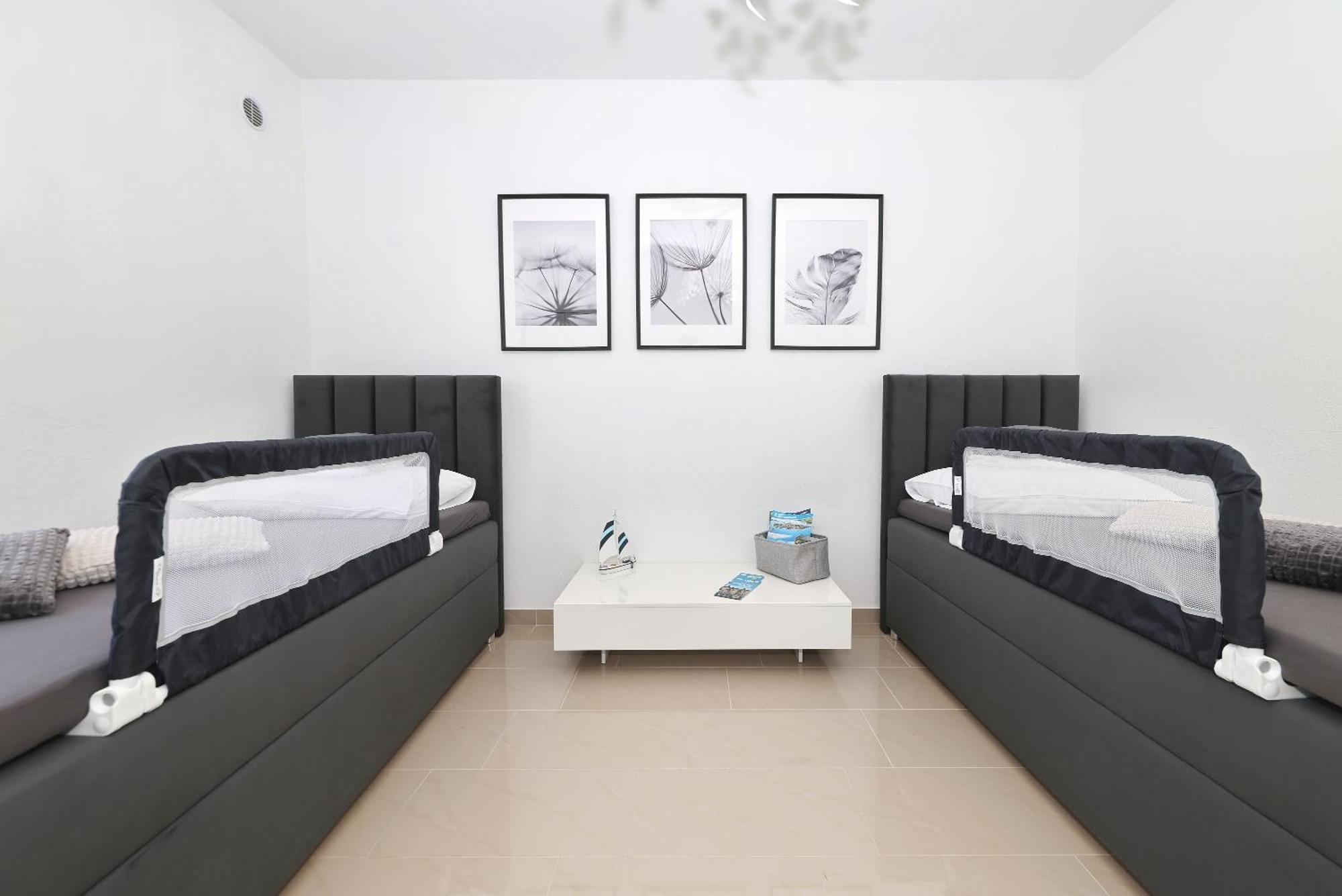 Apartments Rosini, 300M From The Beach With Shared Tavern And Bikes, Nin Exterior photo