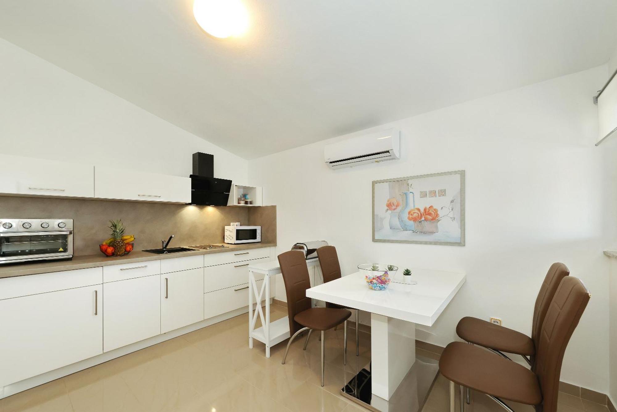 Apartments Rosini, 300M From The Beach With Shared Tavern And Bikes, Nin Exterior photo