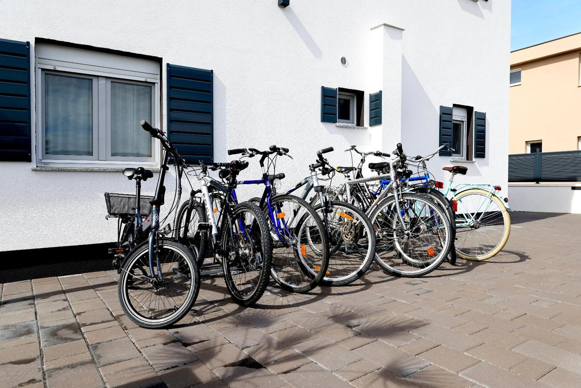Apartments Rosini, 300M From The Beach With Shared Tavern And Bikes, Nin Exterior photo